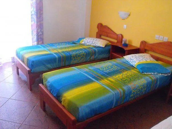 Golden Star ゲストハウス イオス島 チョーラ