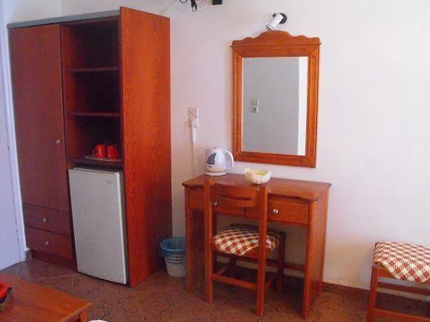 Golden Star イオス島 チョーラ