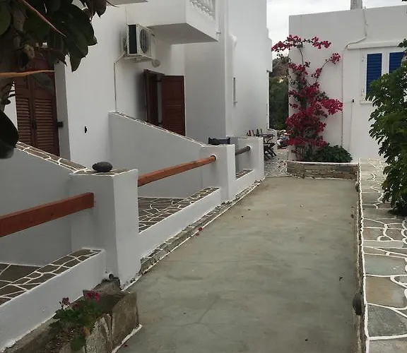 Golden Star ゲストハウス イオス島 チョーラ