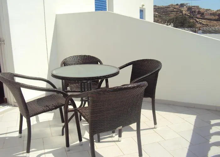 Golden Star ゲストハウス イオス島 チョーラ