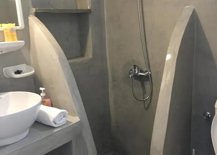 Golden Star イオス島 チョーラ