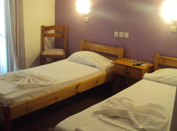 Golden Star ゲストハウス イオス島 チョーラ